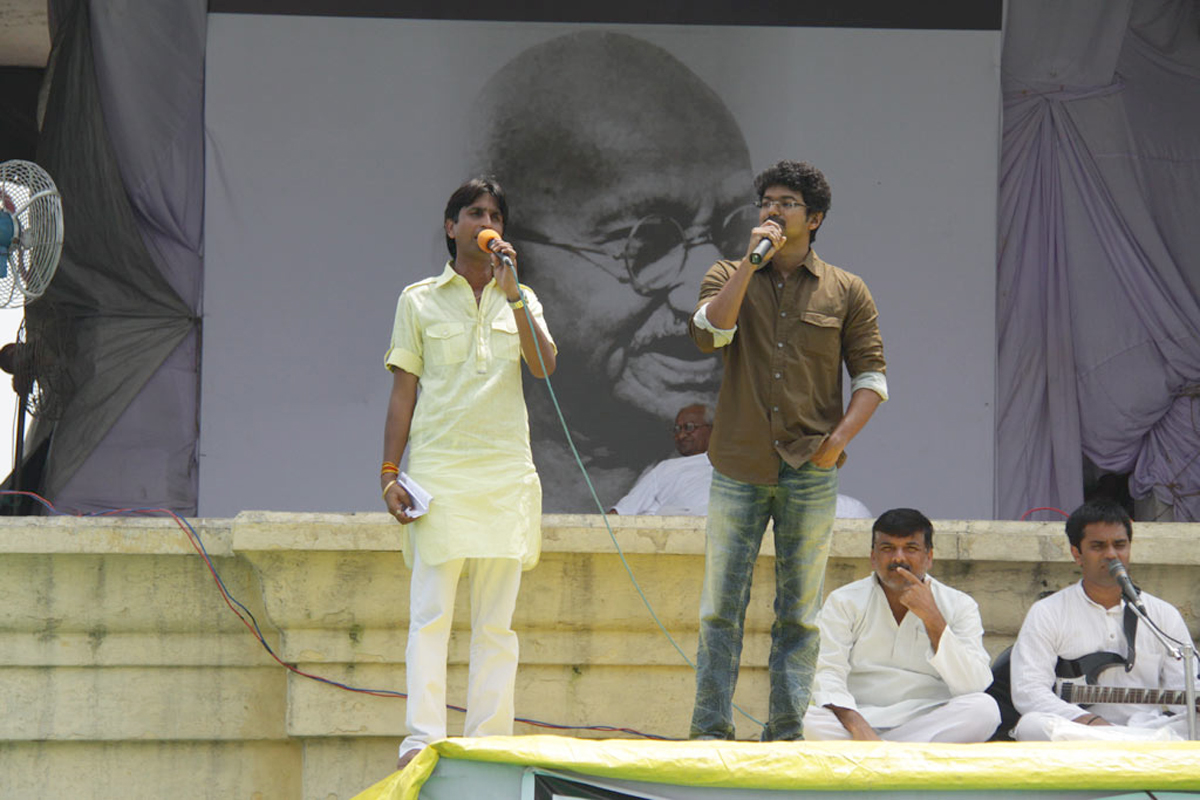 Vijay fast with Anna Hazare at Ramlila Stills | Picture 65671